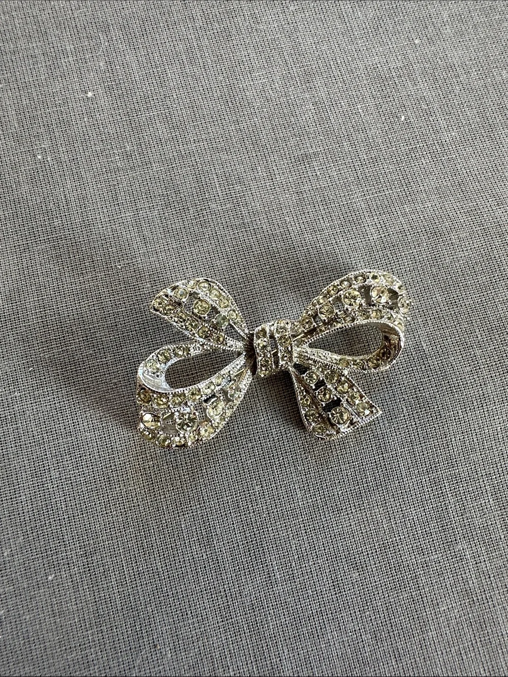 Crystal Bow Brooch Pin - Silver Tone - Picture 1 of 3